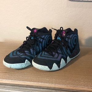 Nike basketball tenis black, blue and pink. Sz 5Y